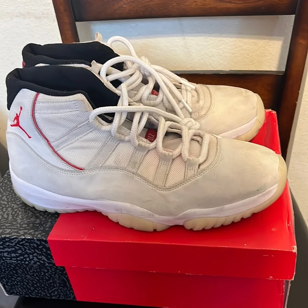 Jordan 11 platinum tint - Picture 1 of 4